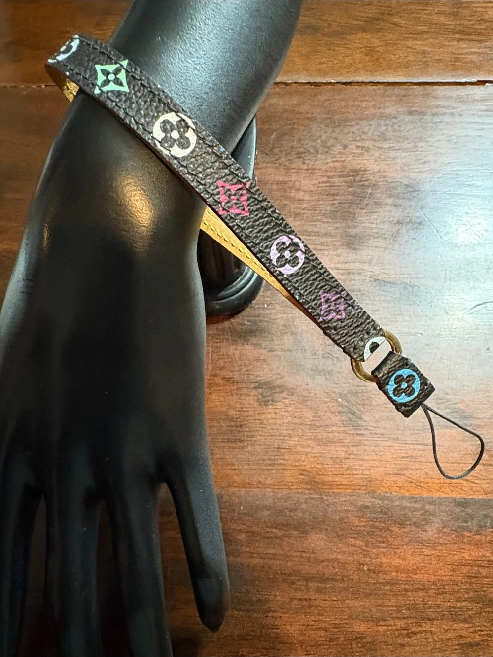 LOUIS VUITTON Dragonne Smartphone Strap